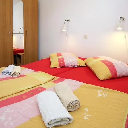Gostinjska kuća & Petra 3*